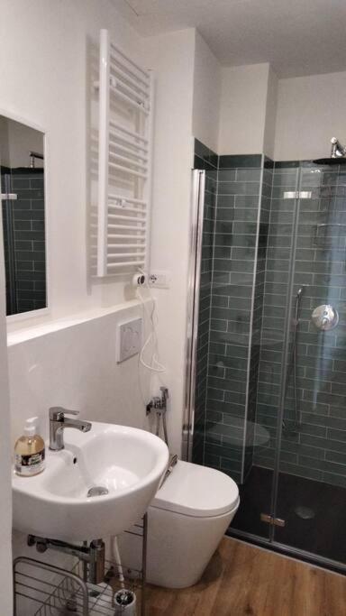 Pane E Tulipani, Cozy Apartment Near City Center Турин Экстерьер фото