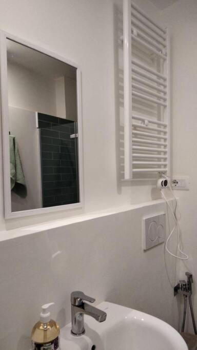 Pane E Tulipani, Cozy Apartment Near City Center Турин Экстерьер фото